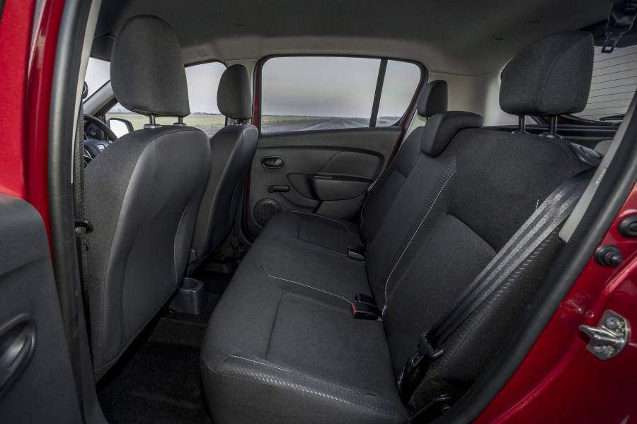 Интерьер Dacia Sandero 2017 года  (UK) (фото 27 из 30)